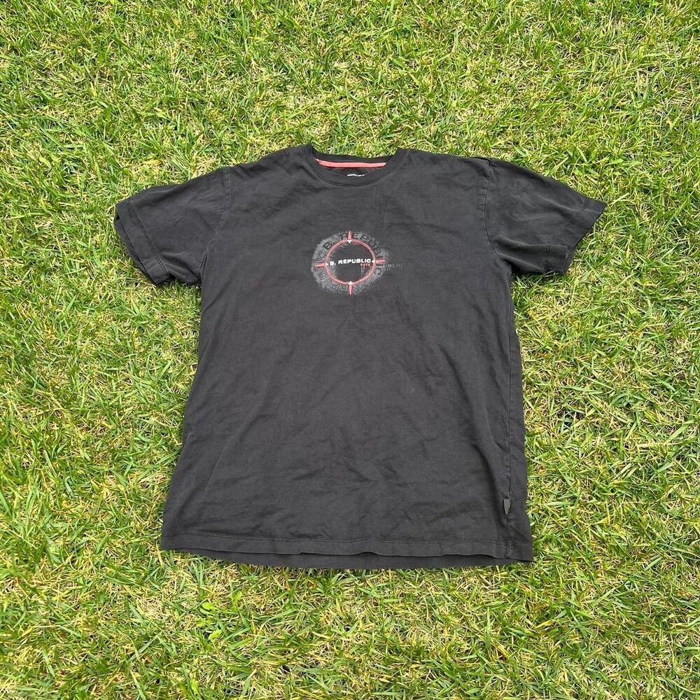 Banana Republic y2k tee black men’s size M Medium compass